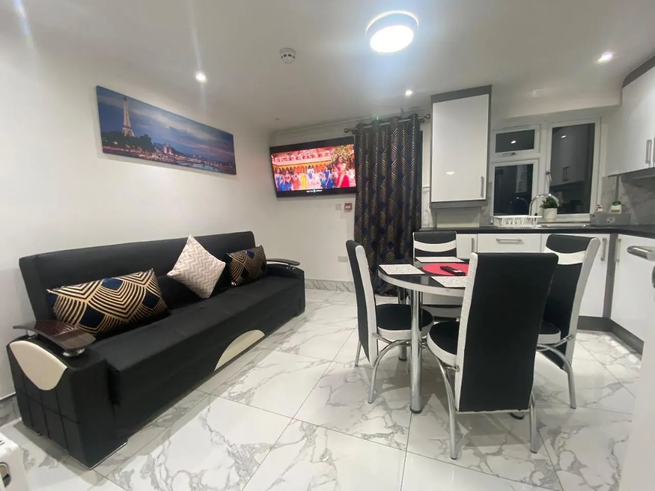 The Royal Boutique Oxford Lodge By London Sleep 6 Hayes  Apartment