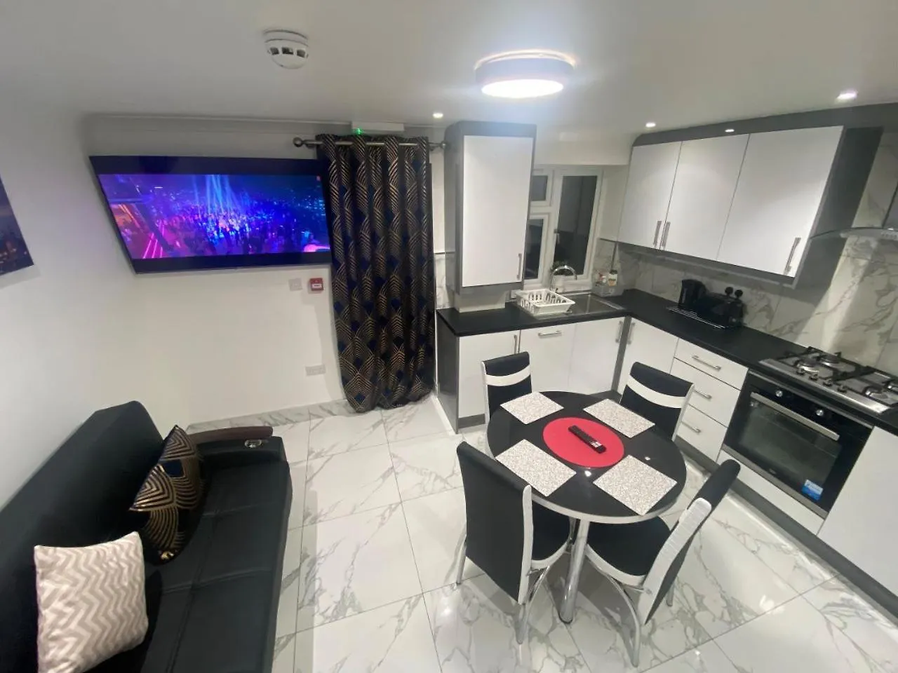 The Royal Boutique Oxford Lodge By London Sleep 6 Hayes  Apartment