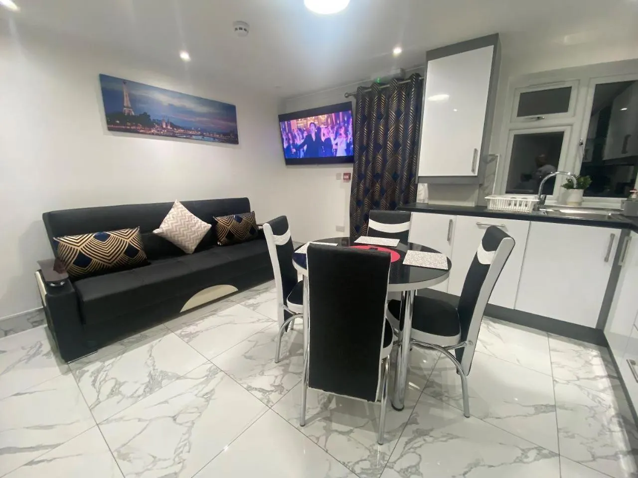 Apartment The Royal Boutique Oxford Lodge By London Sleep 6 Hayes  United Kingdom