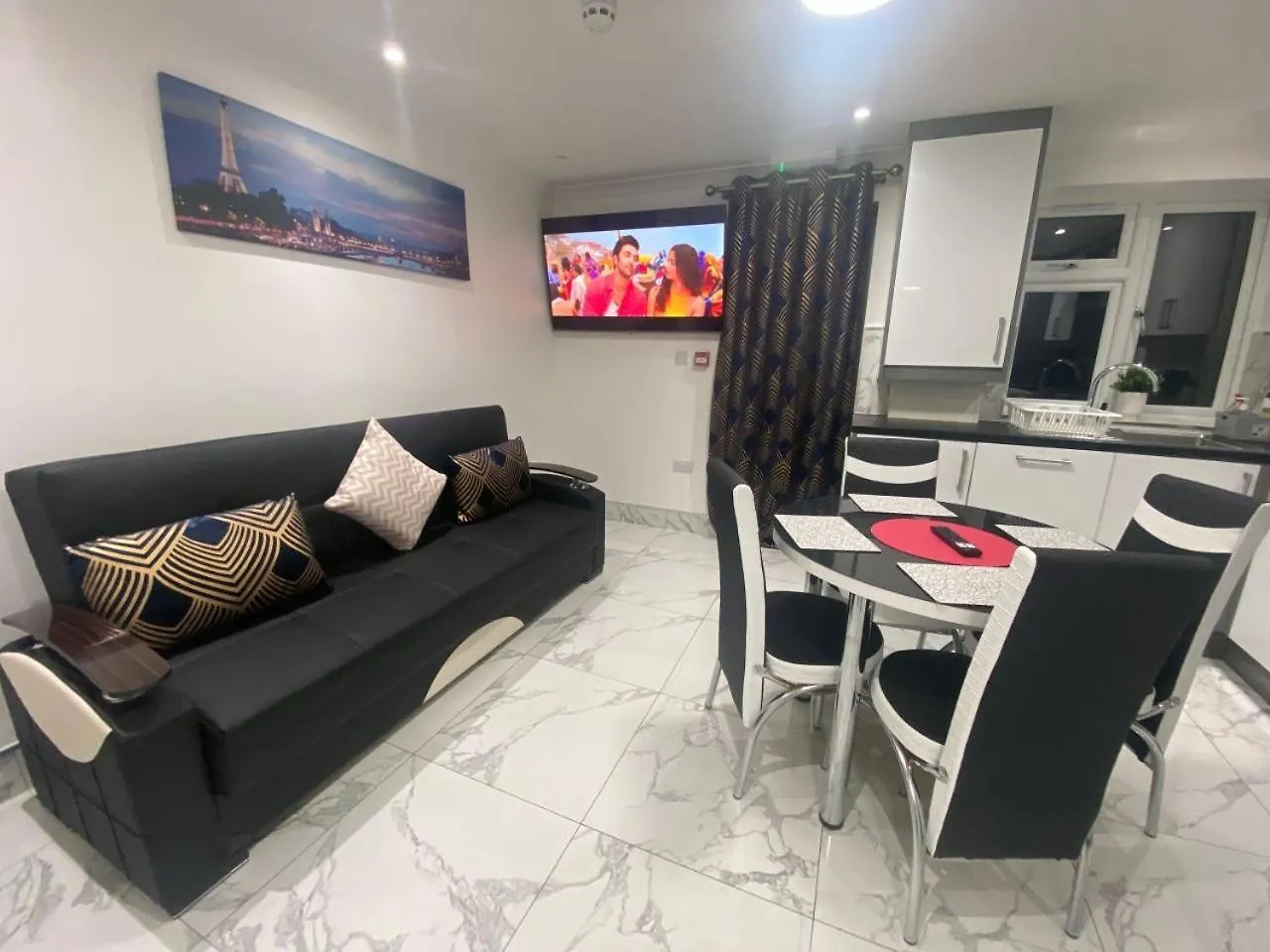 Apartment The Royal Boutique Oxford Lodge By London Sleep 6 Hayes